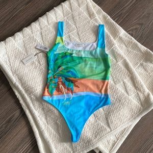 NWT Babaton contour printed bodysuit. Bought for a trip and didn’t wear.
